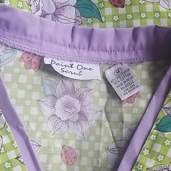 Point one medical scrubs work ladybugs and flowers - Picture 4 of 5
